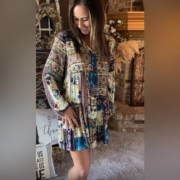 Ces Femme NWOT Boutique Bohemian Button Long Sleeve Tiered Flowy Mini Dress - Picture 6 of 6